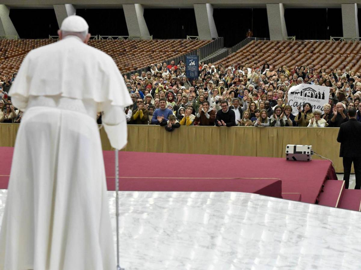 El cambio físico del papa Francisco: de líder enérgico a paciente frágil