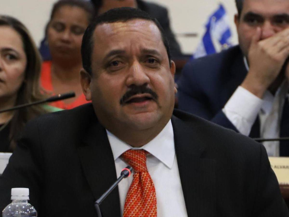 Precandidatos a diputado envueltos en polémicas, conflictos y acusaciones