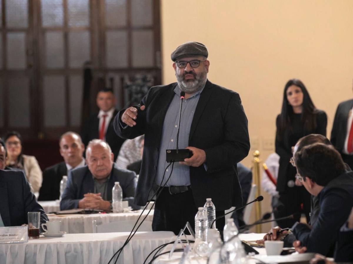 ¿Tiene dos cargos? El salario y las funciones de Gilberto Ríos, El Grillo, en el gobierno