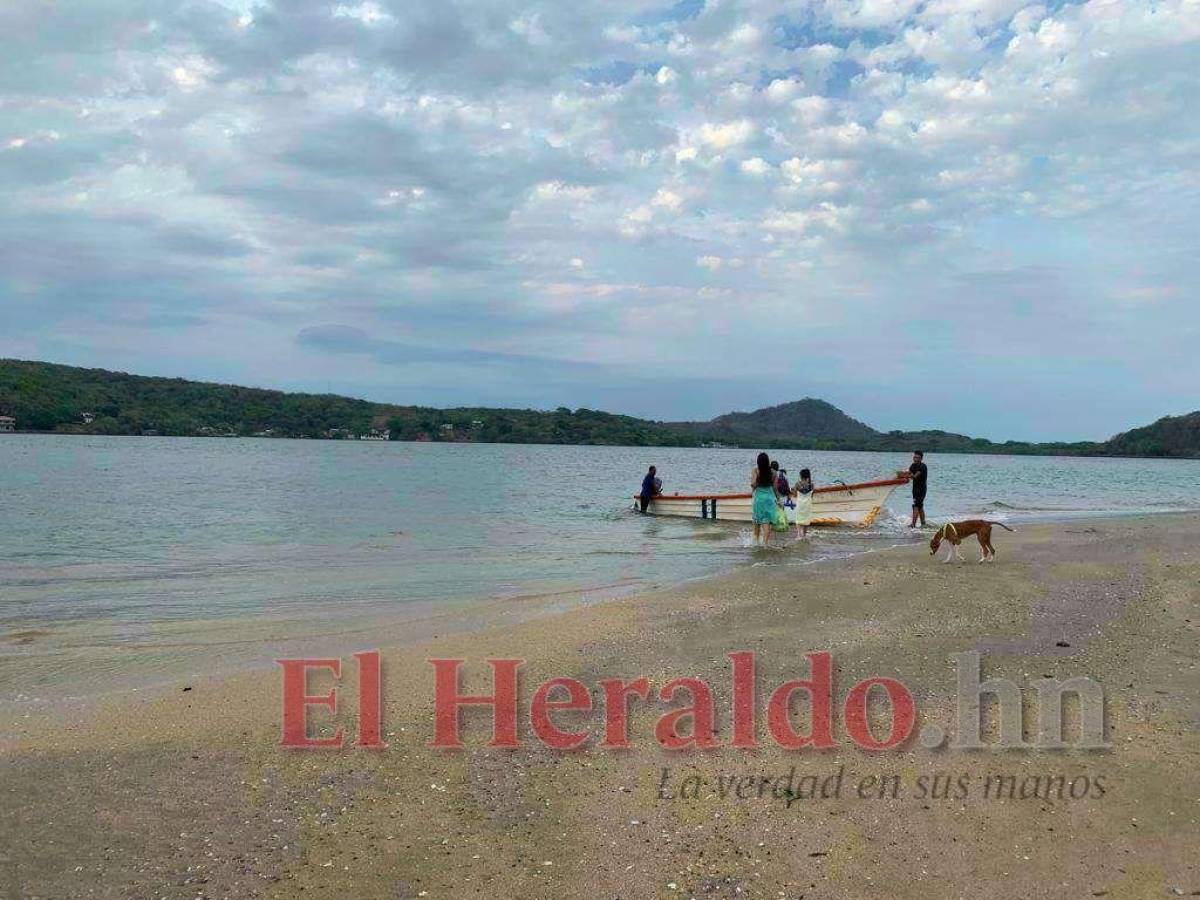 Las Almejas es la única isla ubicada en Amapala que cuenta con arena blanca y aguas cristalinas.