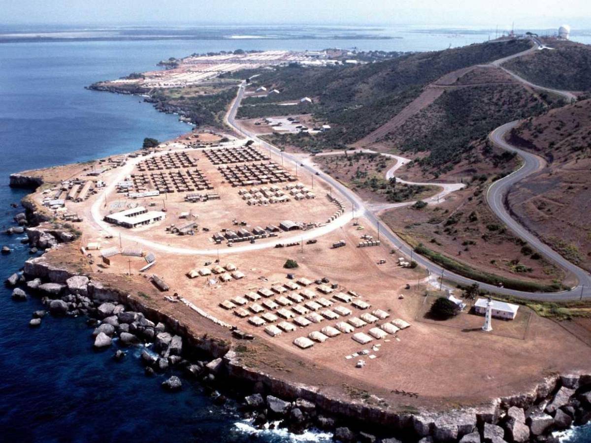 Guantánamo, la sombría y cuestionada cárcel a la que Trump enviará migrantes