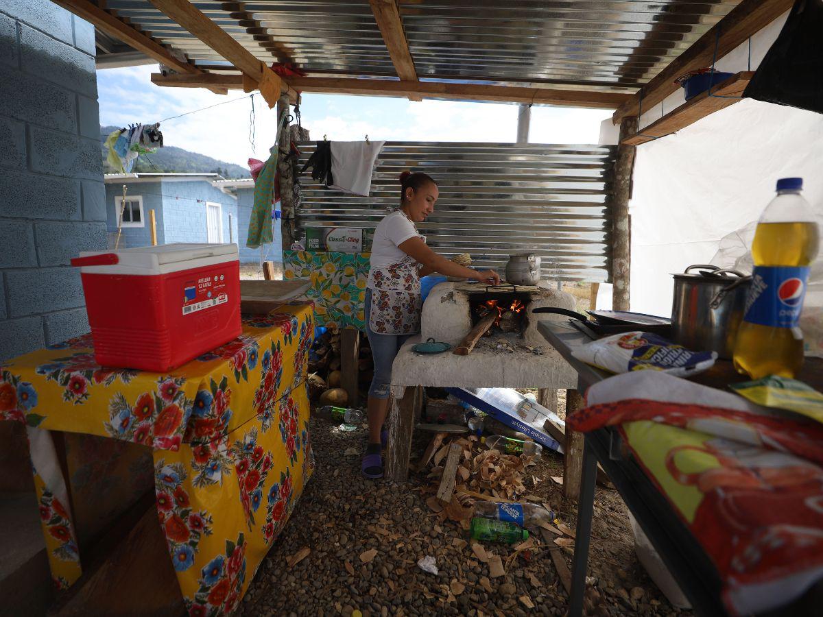 $!Las casas se comenzaron a construir hace tres años aproximadamente y no se han terminado, pero la gente ya las está ocupando.