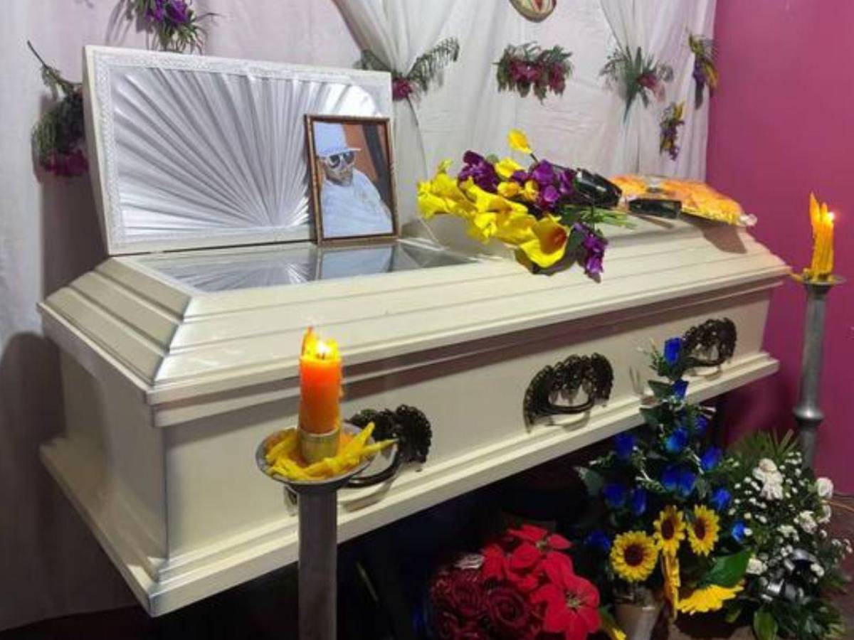 Entre flores y lágrimas despiden a “El Pollo”, trabajador del IHSS acribillado en Comayagüela