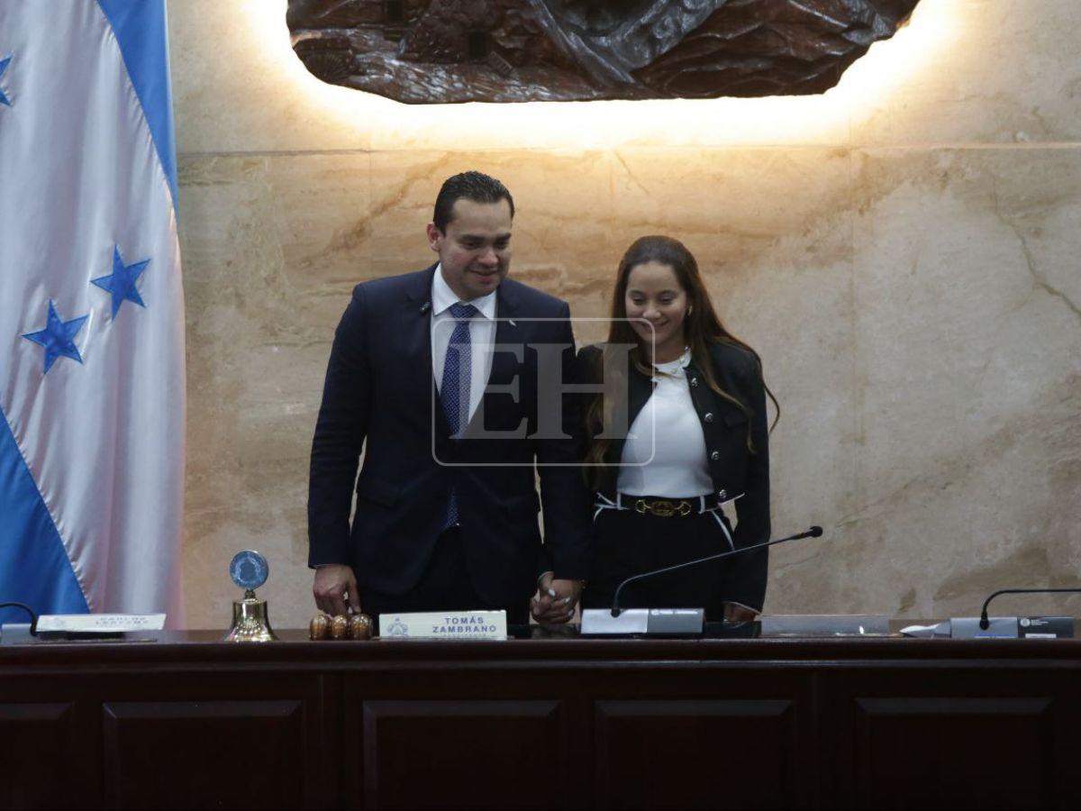 Con un romántico beso: esposa de Tomás Zambrano lo felicita tras asumir la presidencia del CN