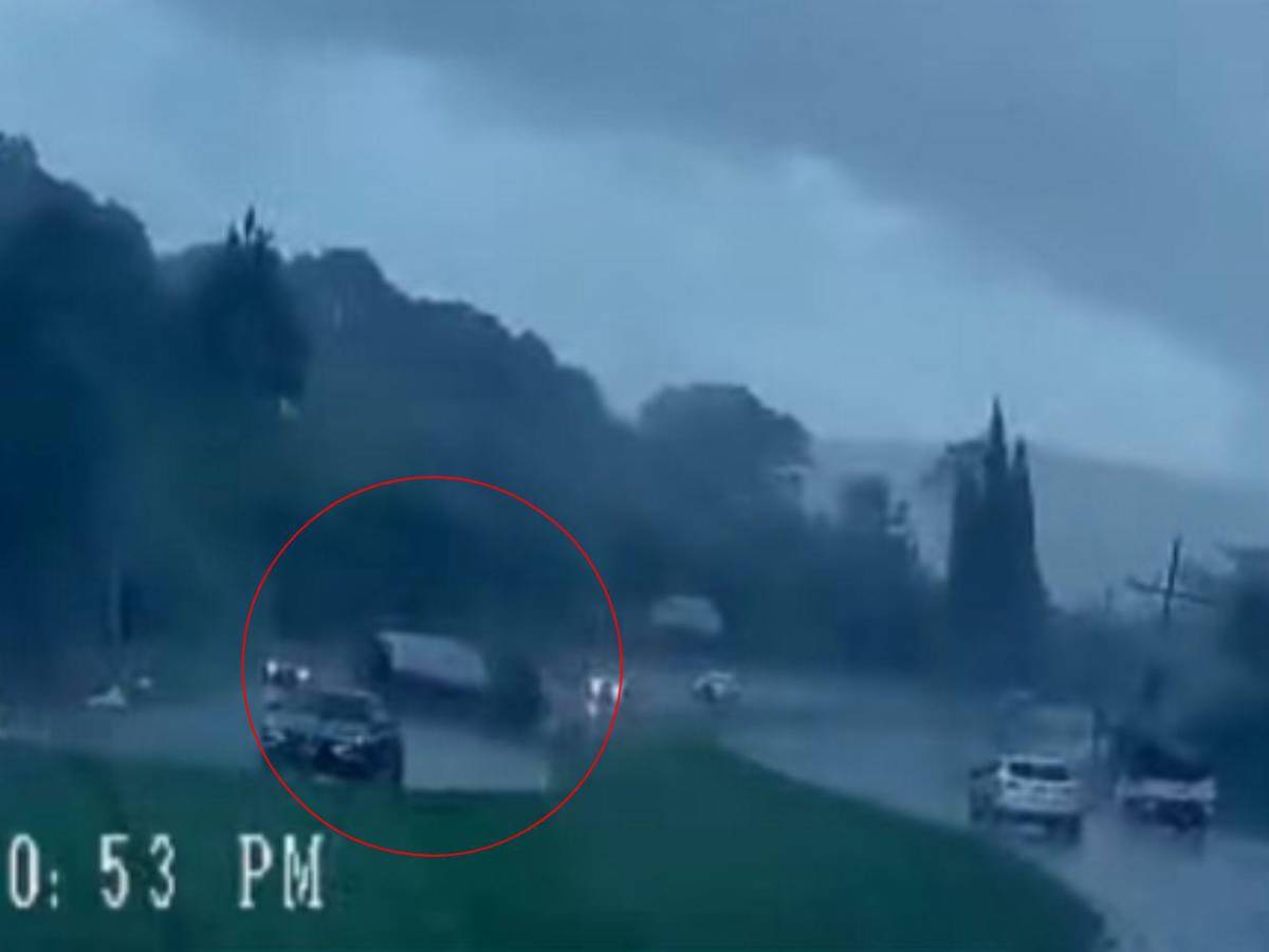 Dio varias vueltas: cámaras captaron el momento en que rapidito se volcó en El Durazno