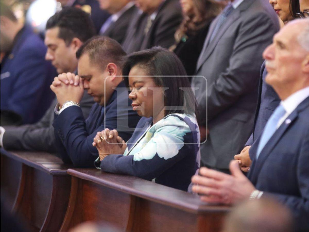 Con Nasry Asfura, las FF AA y funcionarios celebran misa en honor a la Virgen de Suyapa