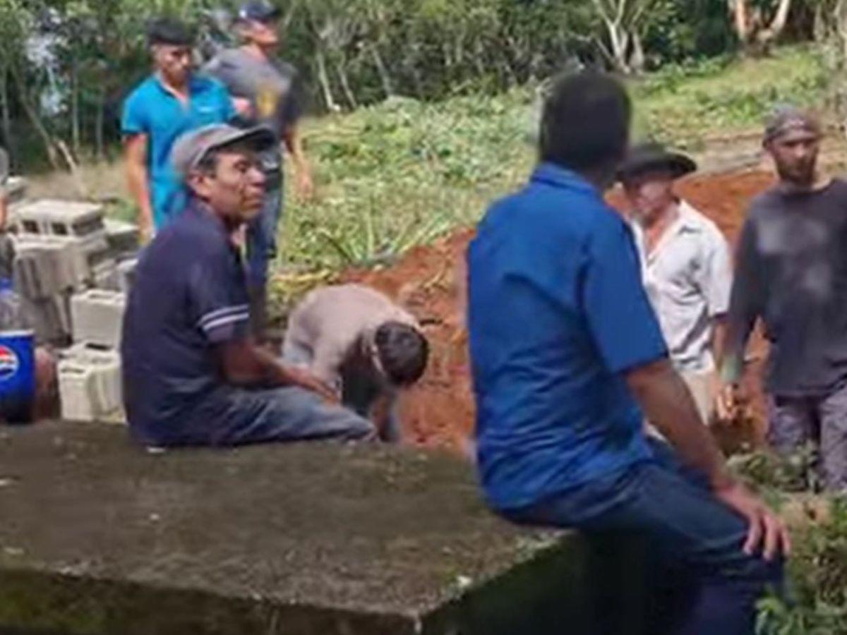 Vomitaron sangre: qué se sabe sobre las siete muertes por “alcohol adulterado” en Atlántida