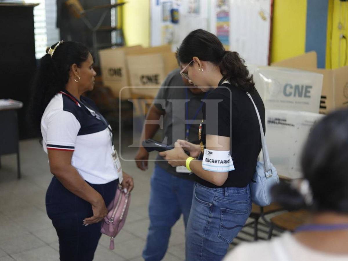 Biométrico, tinta indeleble y orden: así se desarrollan las elecciones en Honduras