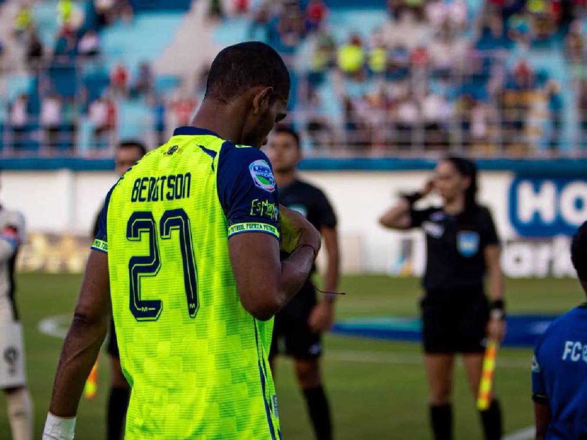 Jerry Bengtson involucrado en pelea con aficionado: Así se vivieron los momentos de tensión