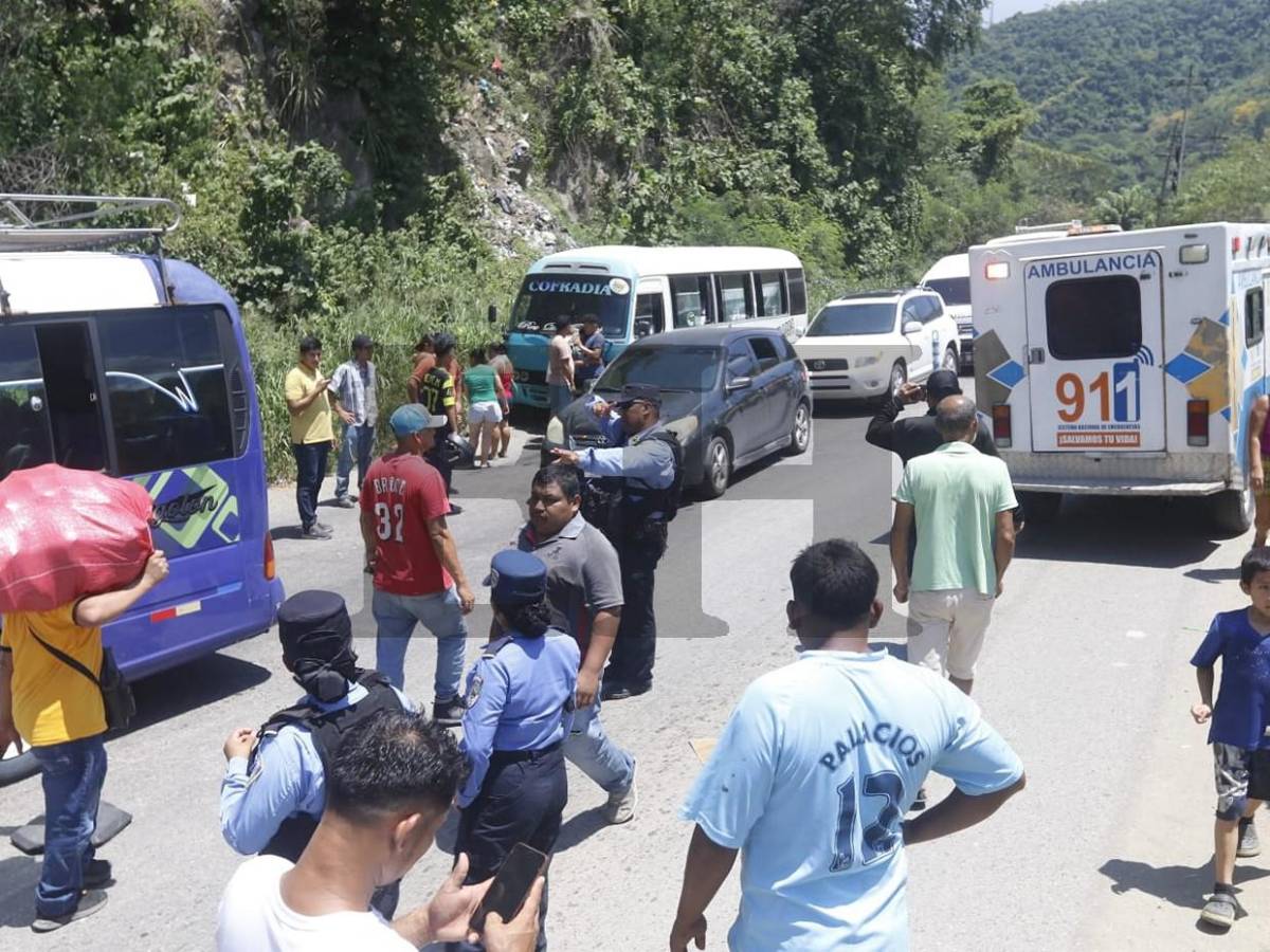 Carbonizadas quedaron víctimas de accidente de bus que cayó a abismo y se quemó