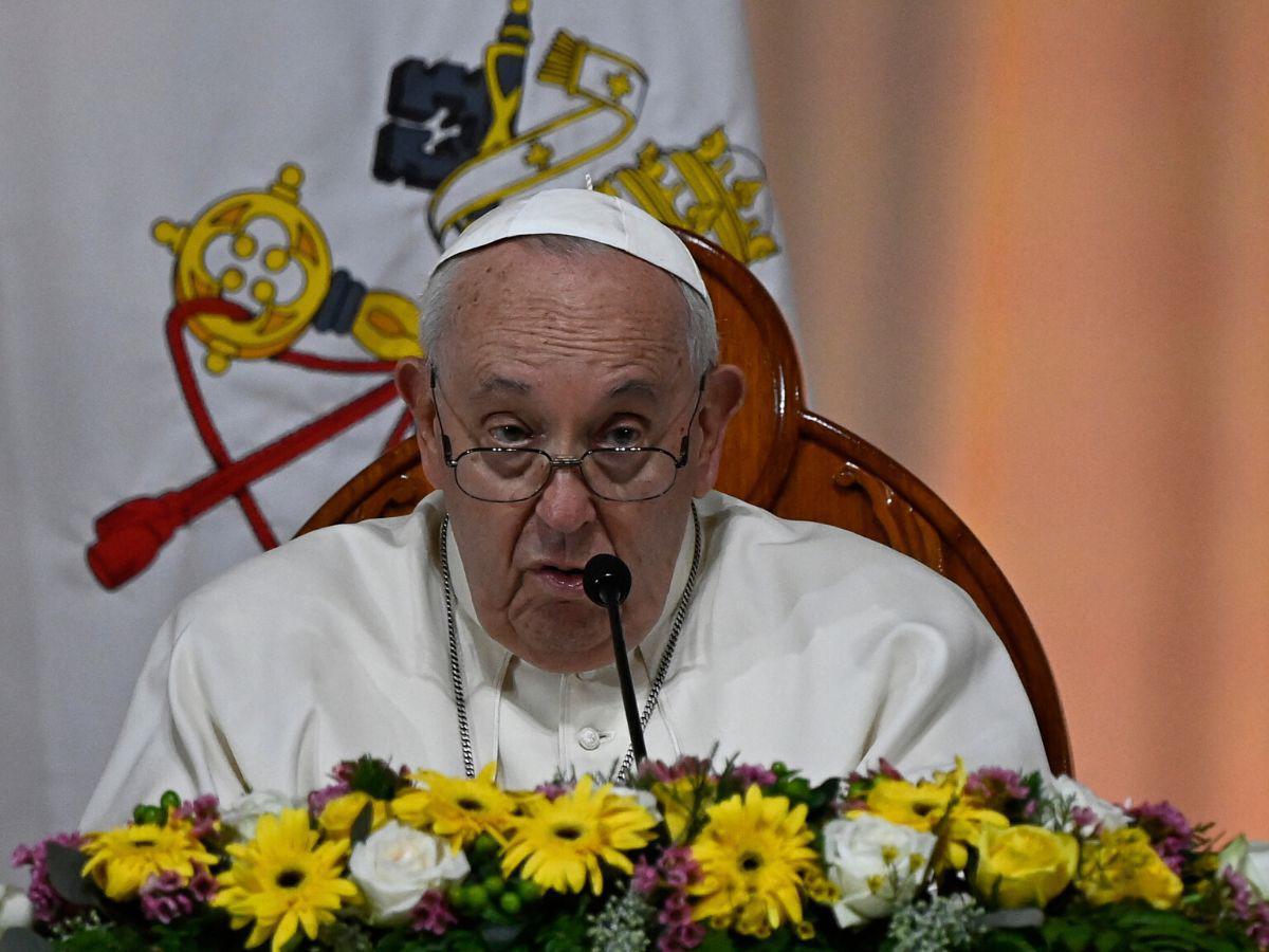 El Papa alerta en Mongolia sobre riesgos medioambientales y de corrupción