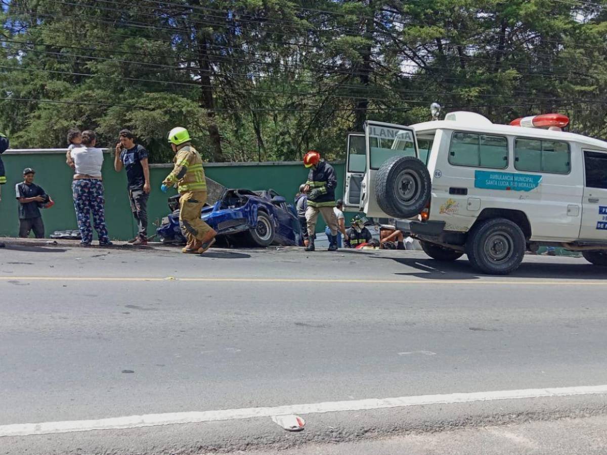 Las imágenes del accidente de dos vehículos en Valle de Ángeles; hay 6 heridos
