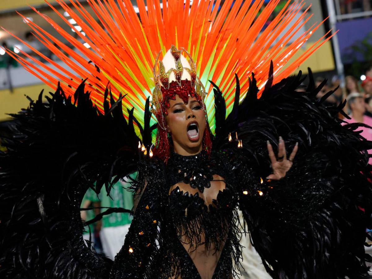 Carvanal 2025: Escuelas de samba destacan la herencia africana en Brasil