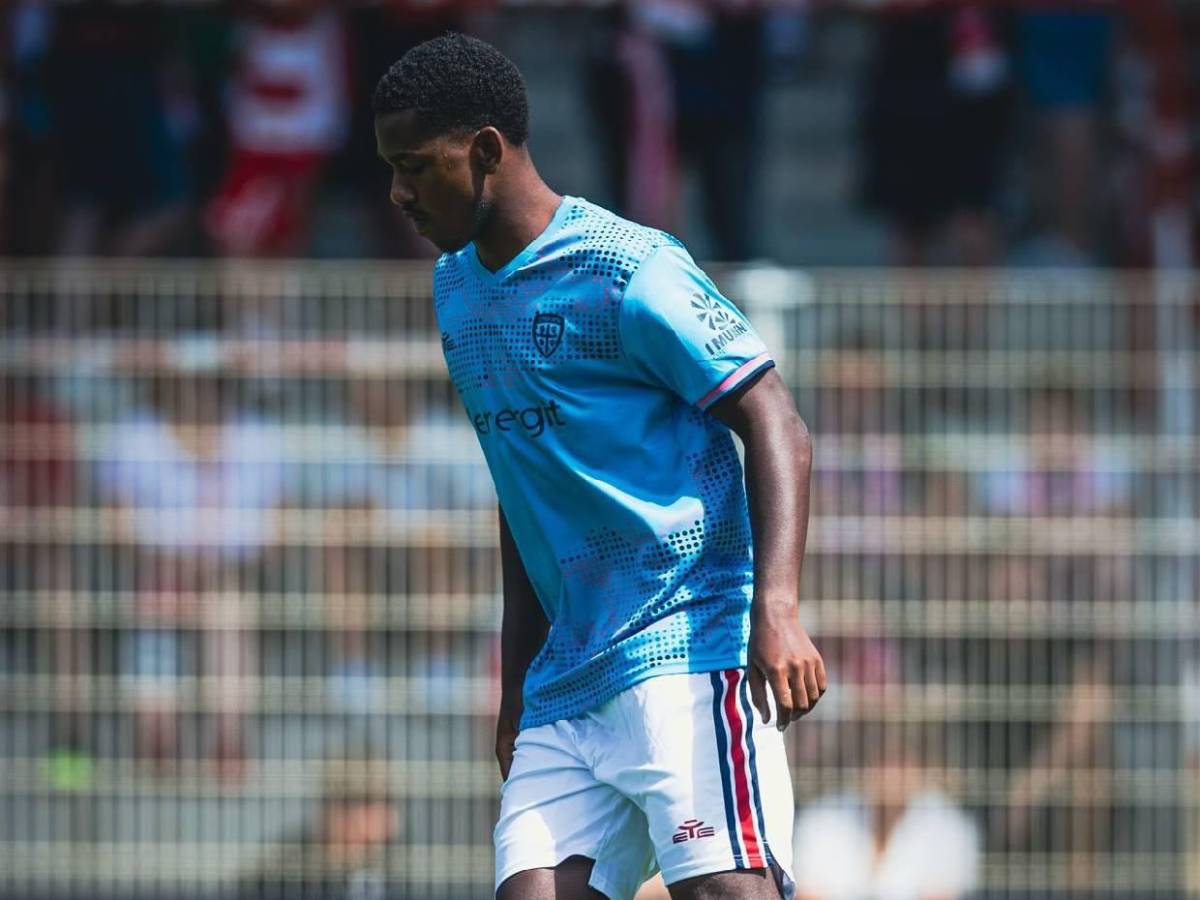Futbolista casi muere ahogado: Así lo rescataron de una piscina y está en coma inducido