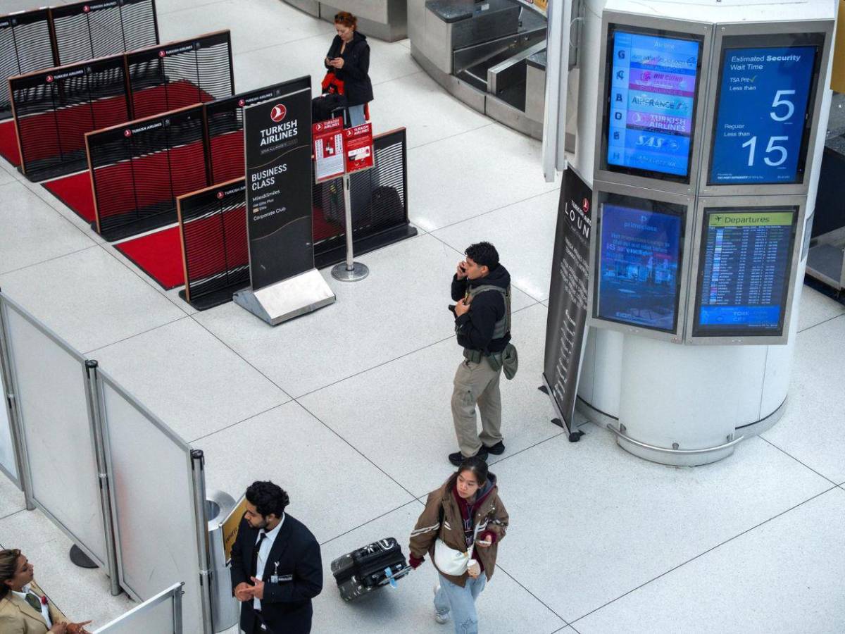 Lo que debes saber sobre el despliegue de agentes de ICE en 14 aeropuertos de EE UU