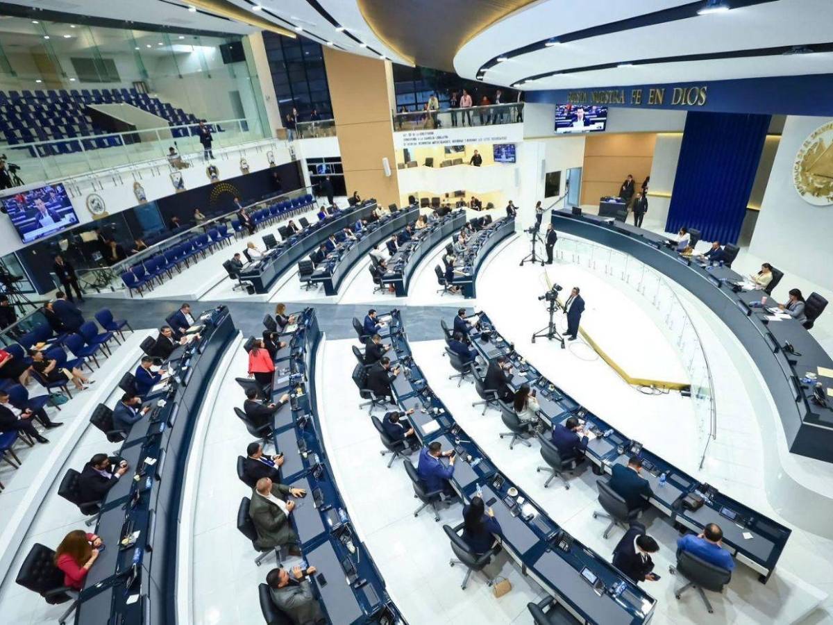 ¿De qué se trata la Ley Quincena 25 que se aprobó en El Salvador?