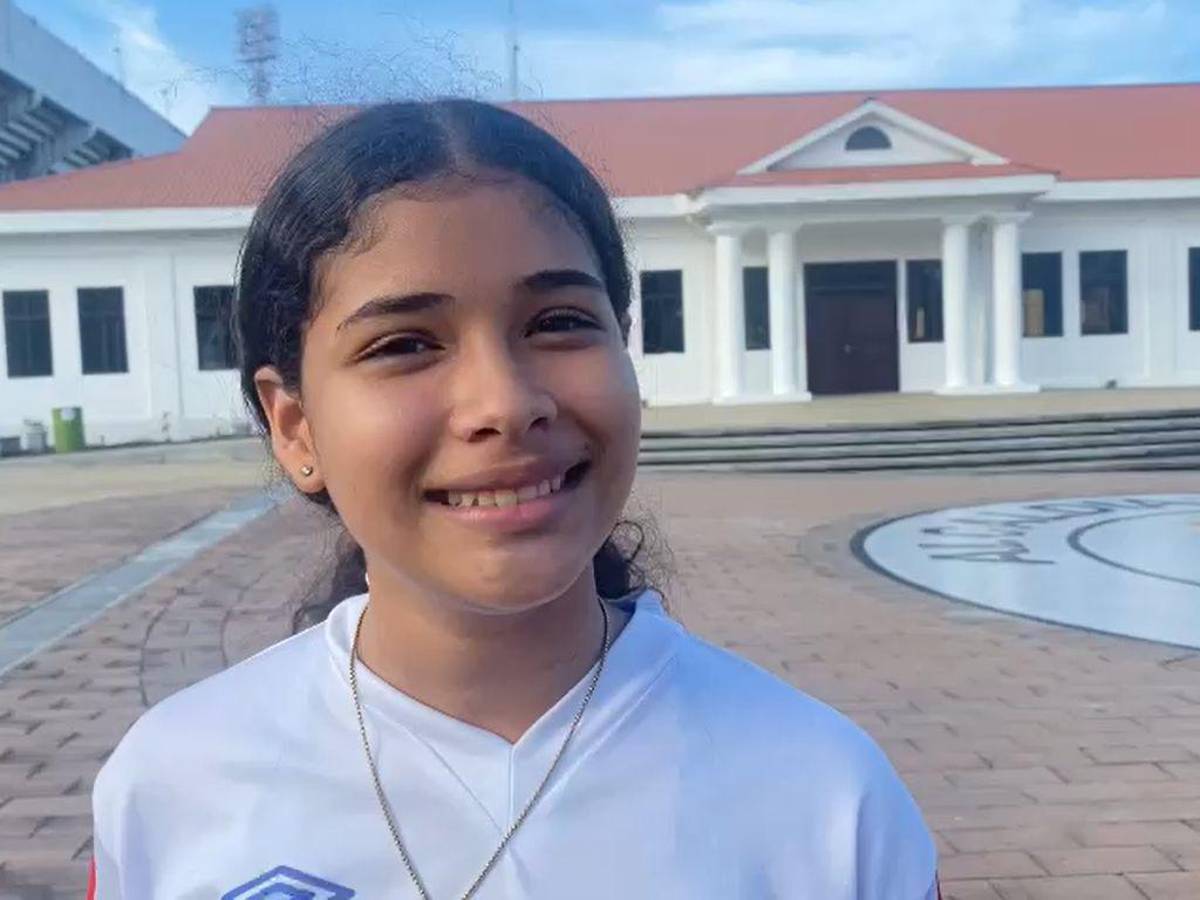 ¡Cumplió la apuesta! Miselis Lagos, la aficionada de Motagua que asistió al estadio con la camisa de Olimpia