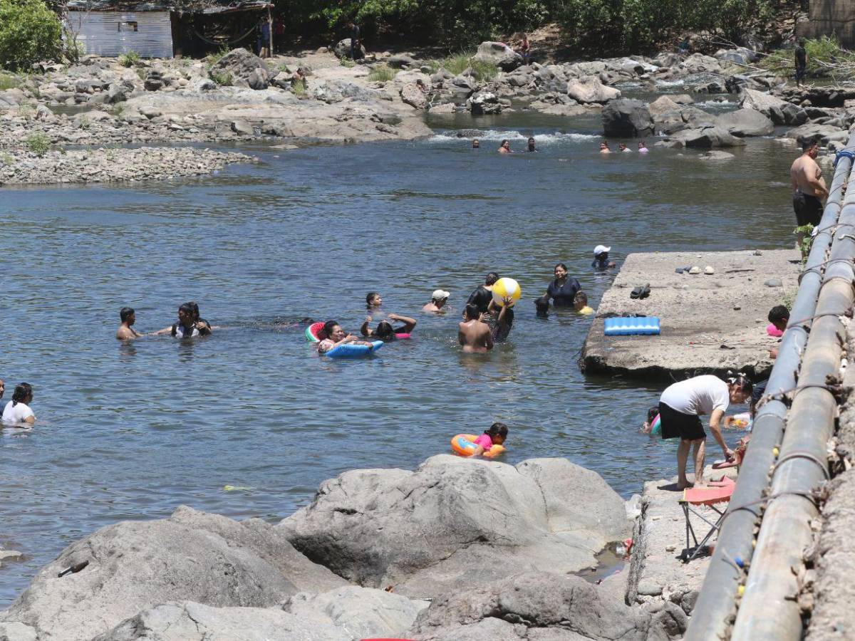 Río Grande, Pespire, abarrotado por veraneantes locales y capitalinos Río Grande, Pespire, abarrotado por veraneantes locales y capitalinos