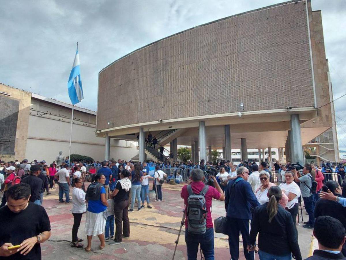 Bajo resguardo policial el Congreso Nacional ante autoconvocatoria de la oposición