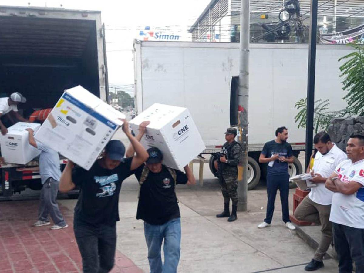 Continúa la distribución de material electoral en los diferentes centros de Cortés