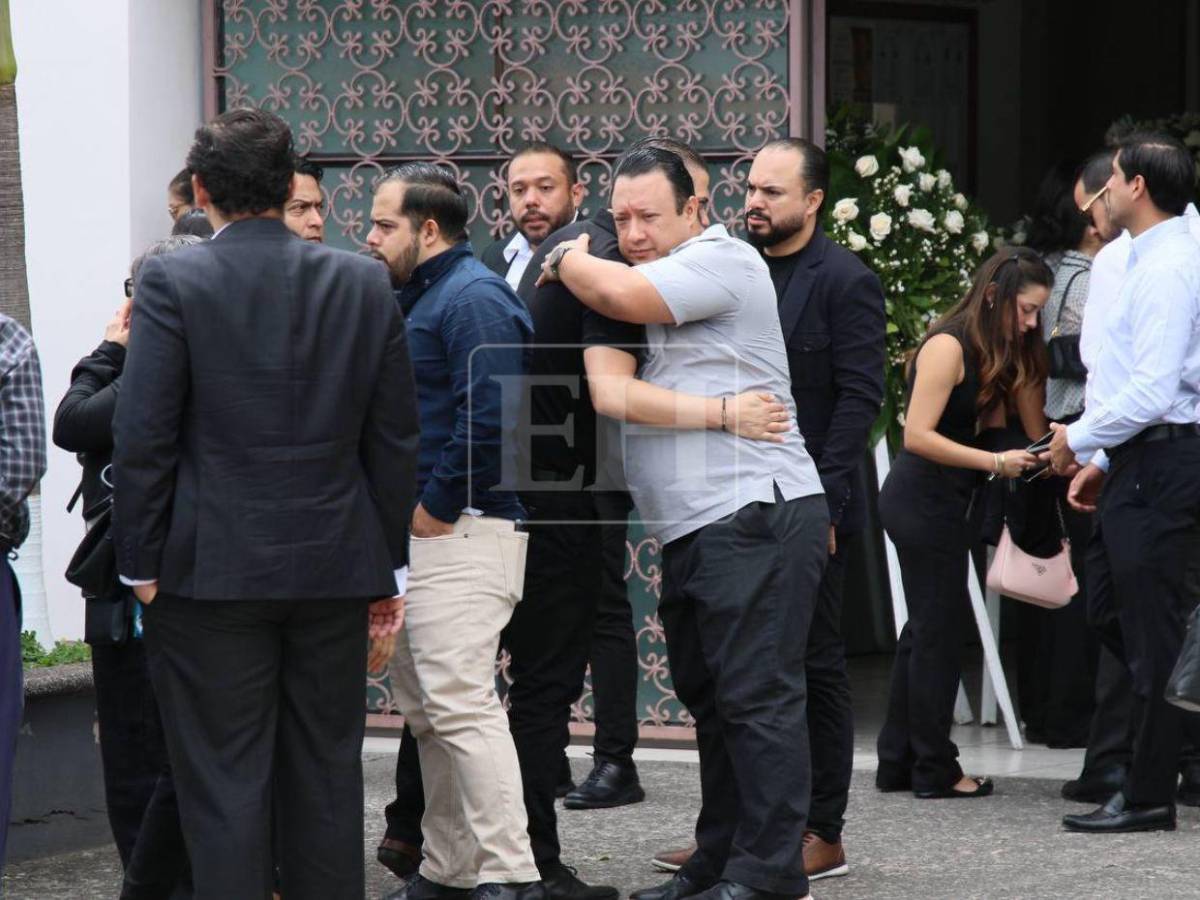 Inicia cortejo fúnebre: el último recorrido en despedida de Chef Sandra Díaz del Valle
