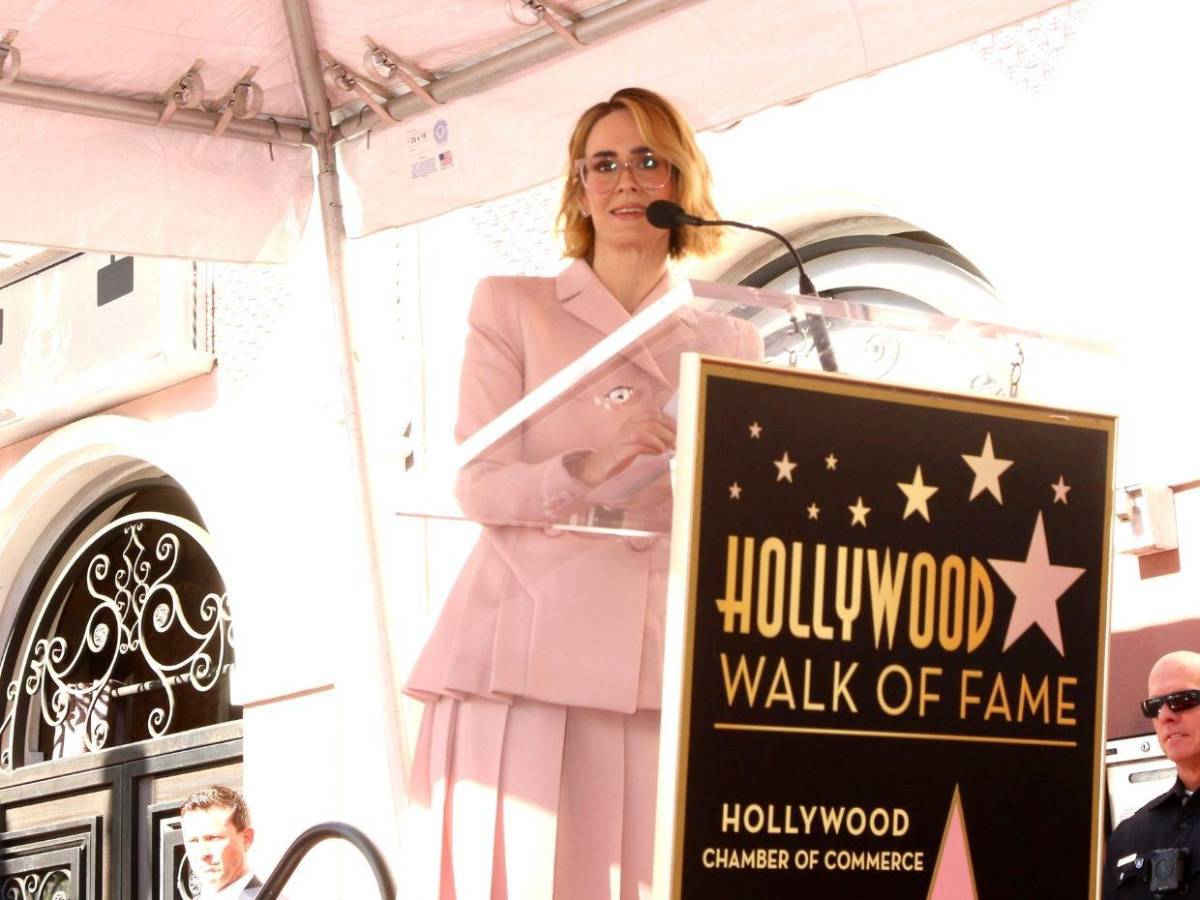 Sarah Paulson recibe su estrella en Hollywood y evoca su obsesión por imitar a Julia Roberts