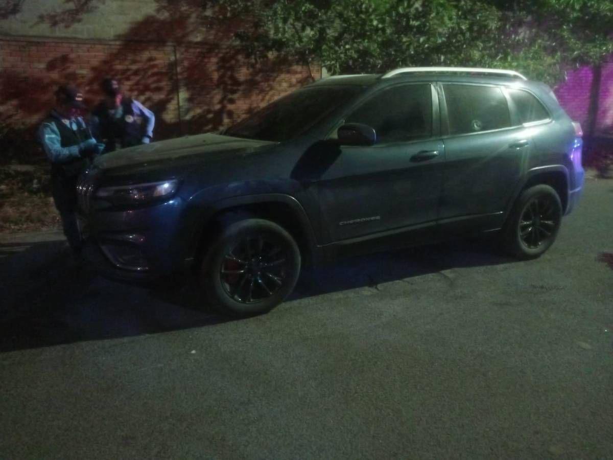 En este vehículo iba la víctima del ataque en San Pedro Sula.