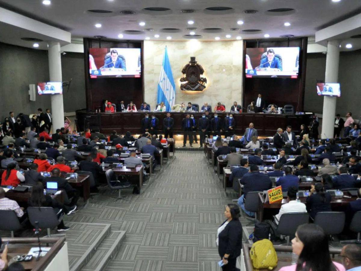 ¿Menores de edad podrán tener licencia para conducir? Esto dice iniciativa de Yuri Sabas