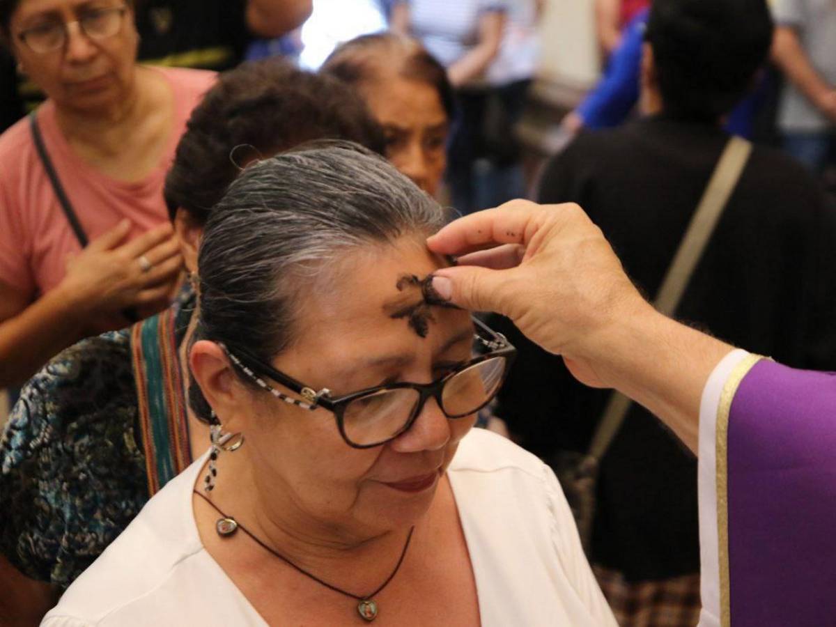 Feligresía capitalina recibe la Cuaresma con fe y devoción Feligresía capitalina recibe la Cuaresma con fe y devoción
