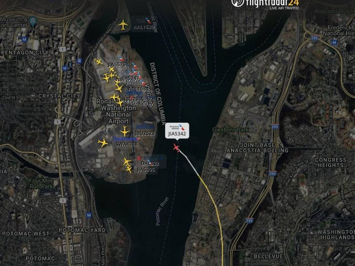 Así fue el choque entre avión y helicóptero en Washington; buscan sobrevivientes