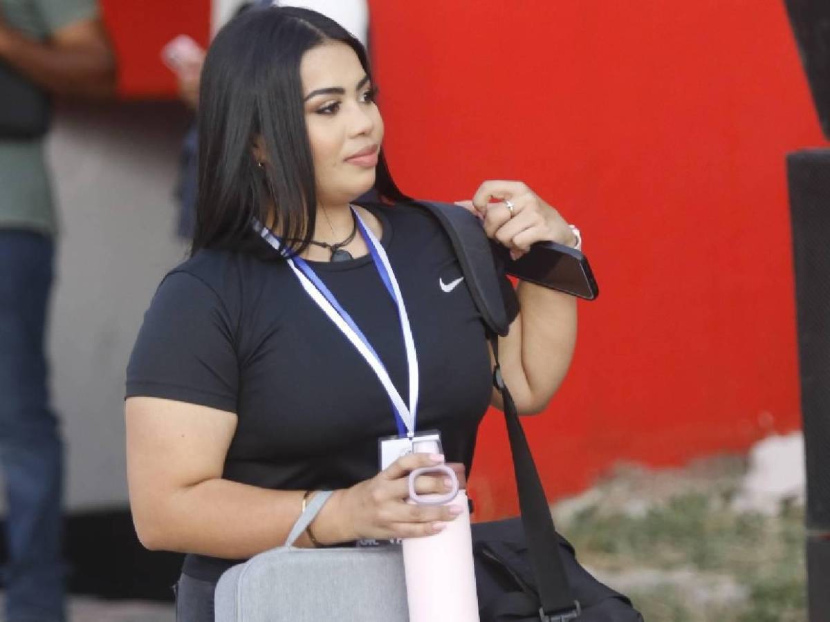 Esposa de jugador sorprendió: Las lindas chicas en la finalísima por ascenso a Liga Nacional