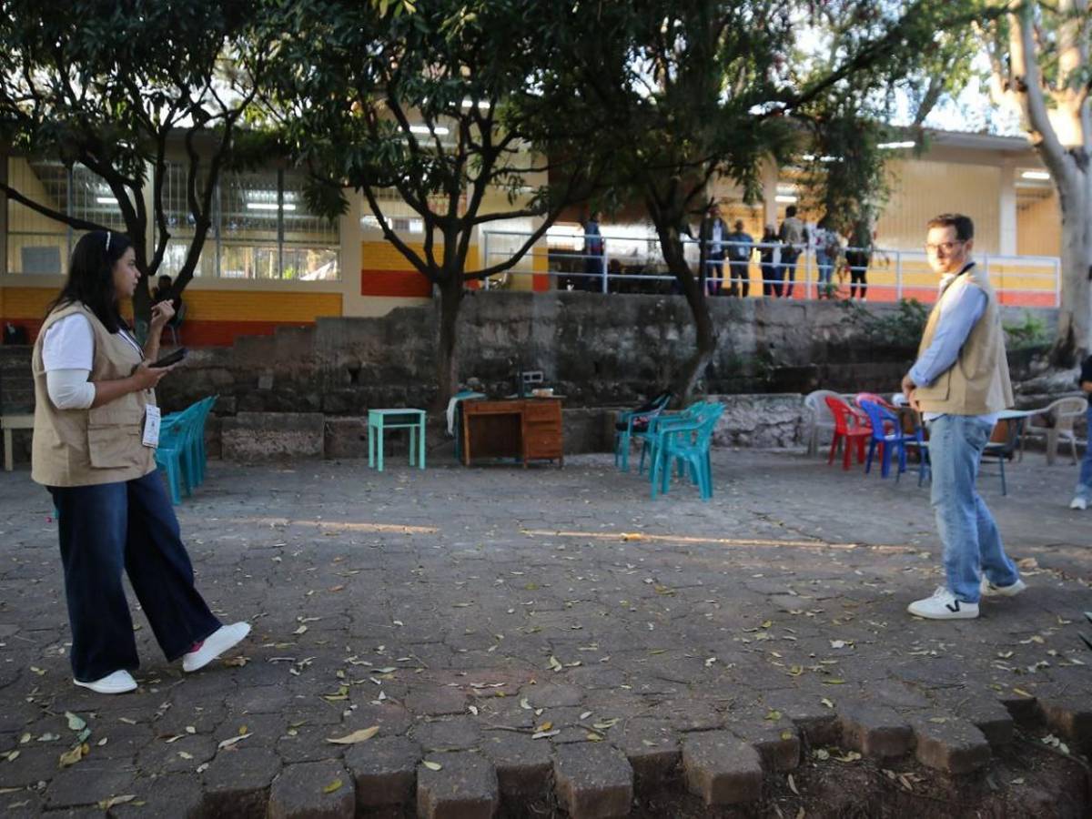 Retrasos e impasses presencian observadores electorales en las primarias 2025