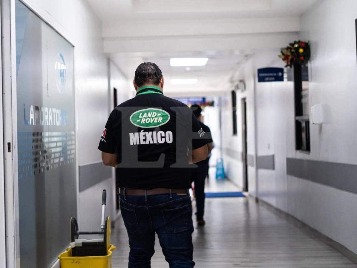 Tristeza y rostros desencajados: Familiares de Orinson Amaya llegan a la clínica donde falleció