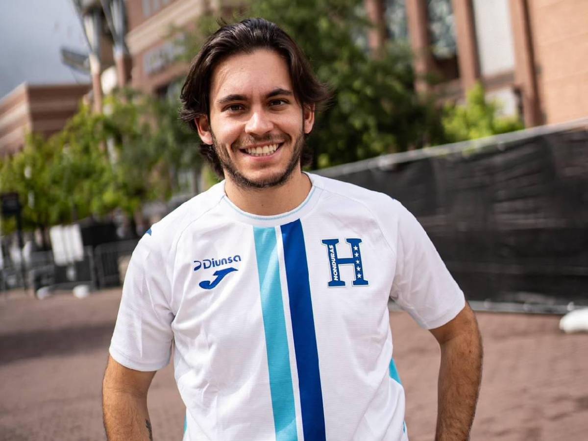 Carlos Espina sorprende a Shin Fujiyama con impresionante regalo: Lo que le dio en pleno Mundial