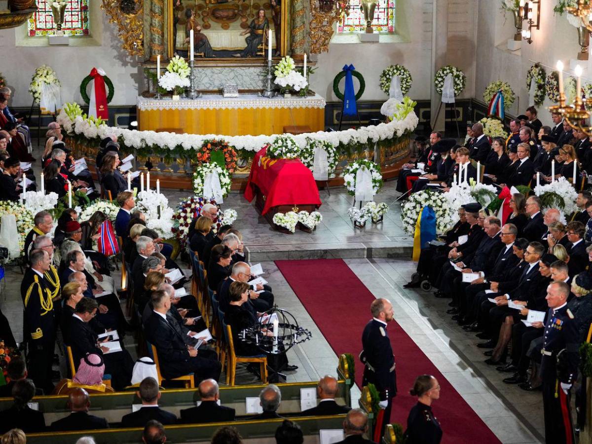 Noruega da último adiós al rey Harald V y bienvenida al nuevo monarca Haakon VIII