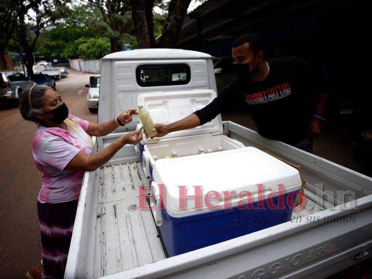 Con jugos 100% naturales, joven periodista emprende en la capital