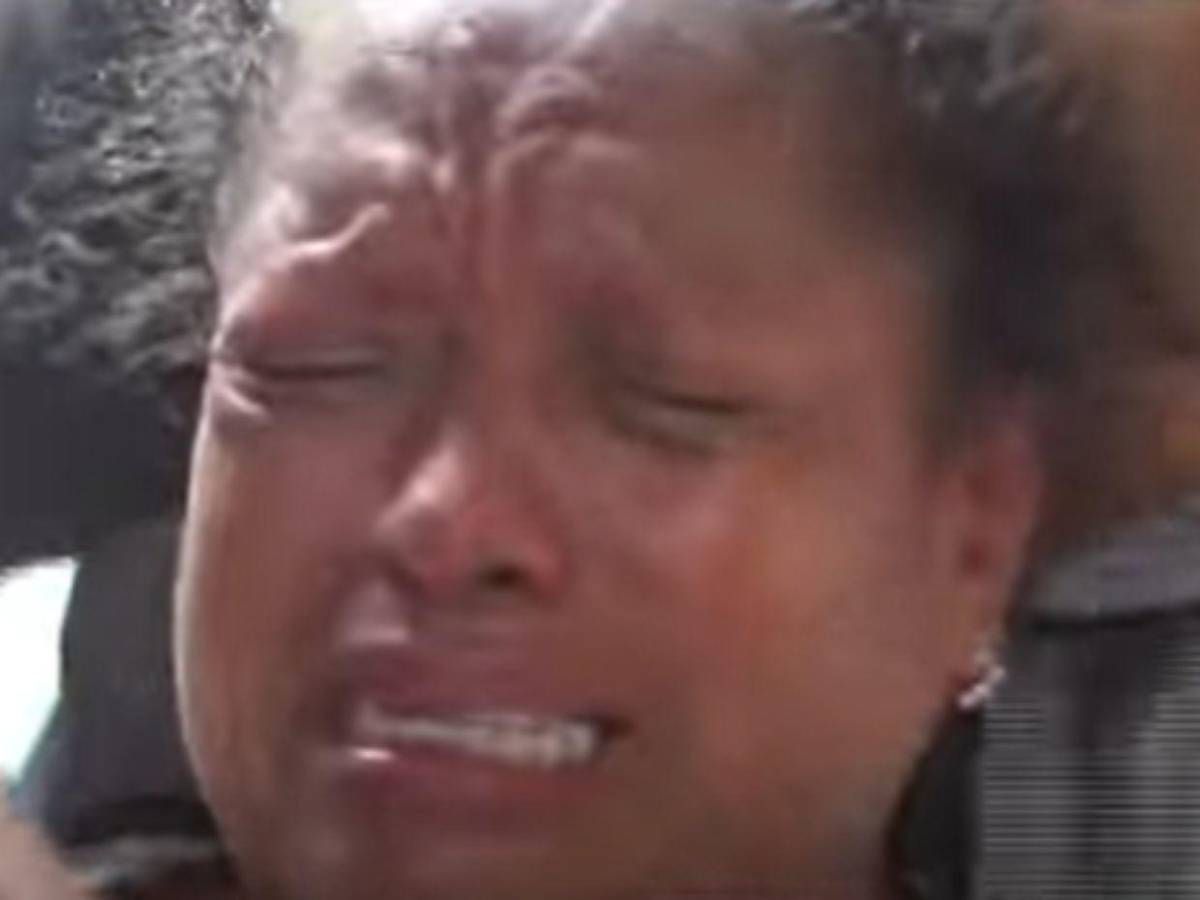 Sin casas ni lugar donde albergar: vecinos evacuan El Reparto tras derrumbe de sus casas