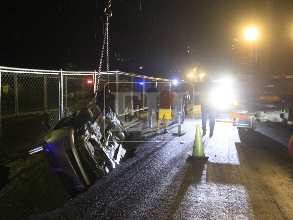 Pensé en mis hijos; ellos me esperaban en casa: Así se salvó una madre de morir tras caer en socavón por lluvias