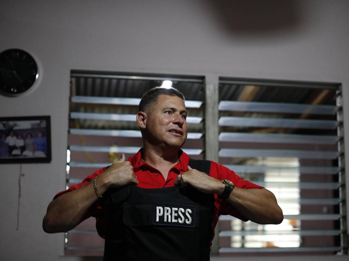 Mario Guevara, periodista deportado por informar arresto de migrantes, ya está en El Salvador