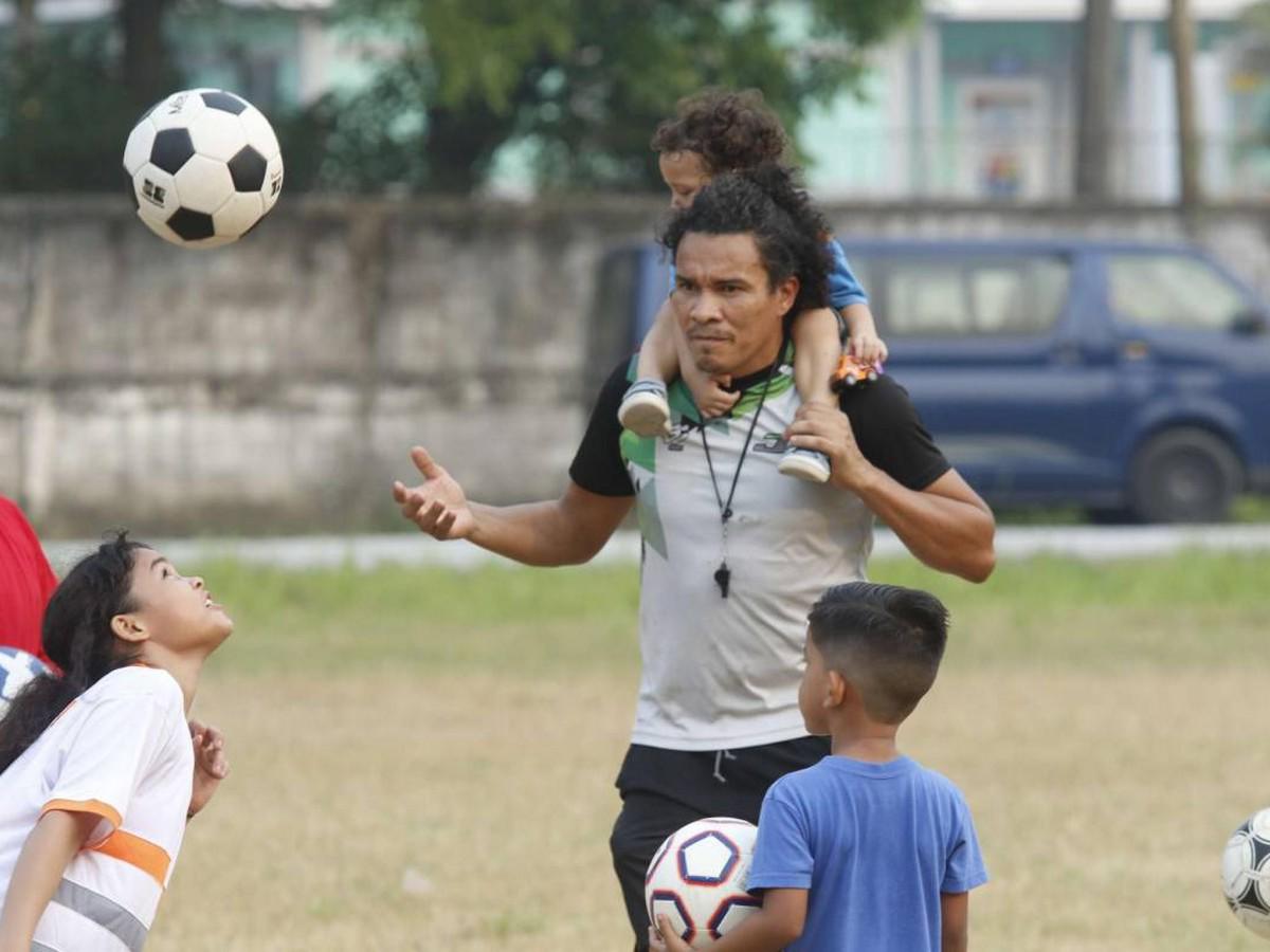Rambo de León califica el fútbol hondureño, opina sobre Diego y envía mensaje a la Federación