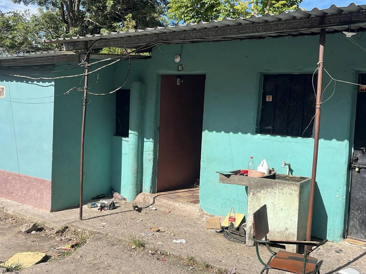 Con dos cuerpos encostalados bajo la cama, caen tres jóvenes en cuartería de Siguatepeque