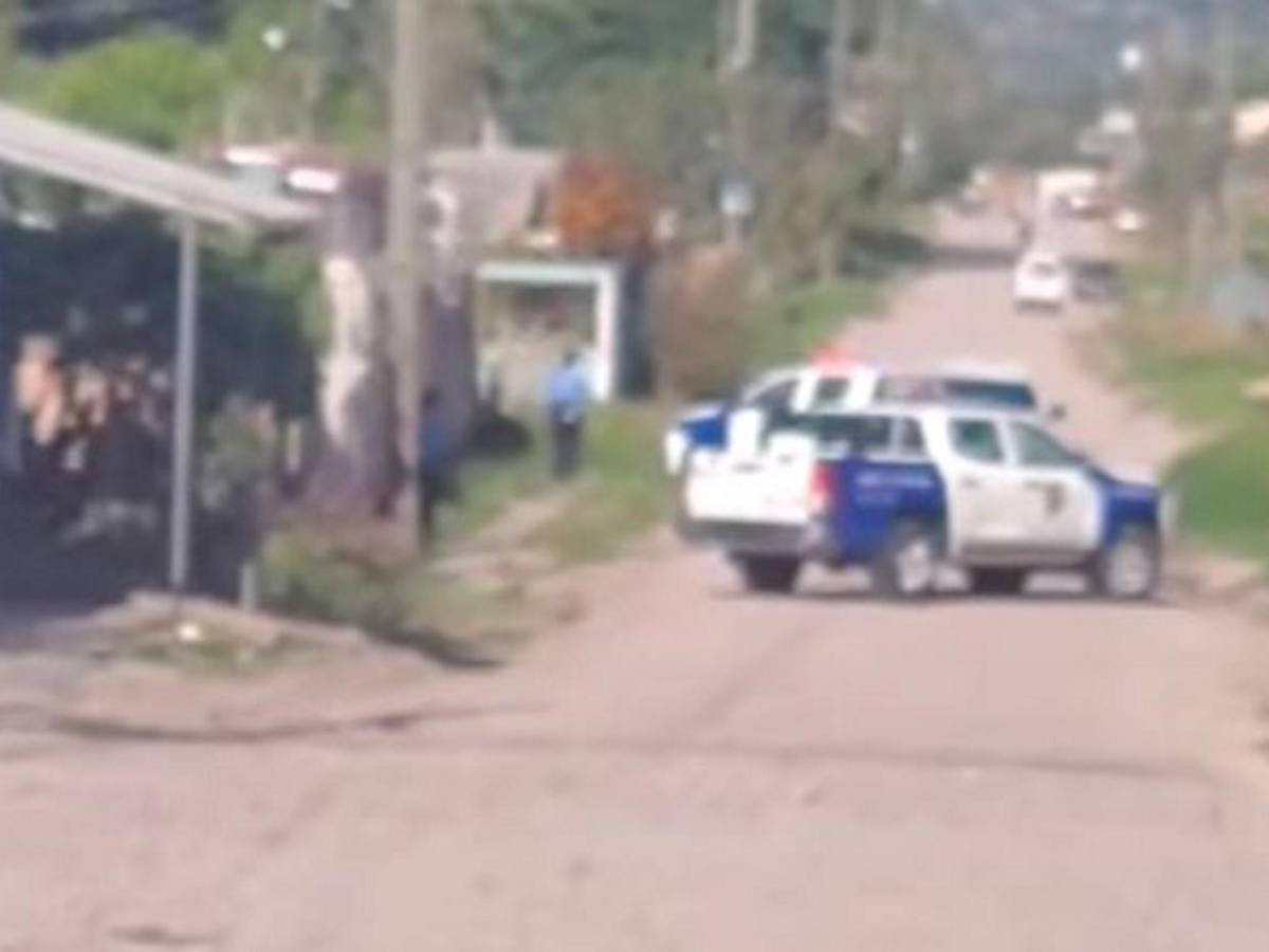 Con dos cuerpos encostalados bajo la cama, caen tres jóvenes en cuartería de Siguatepeque