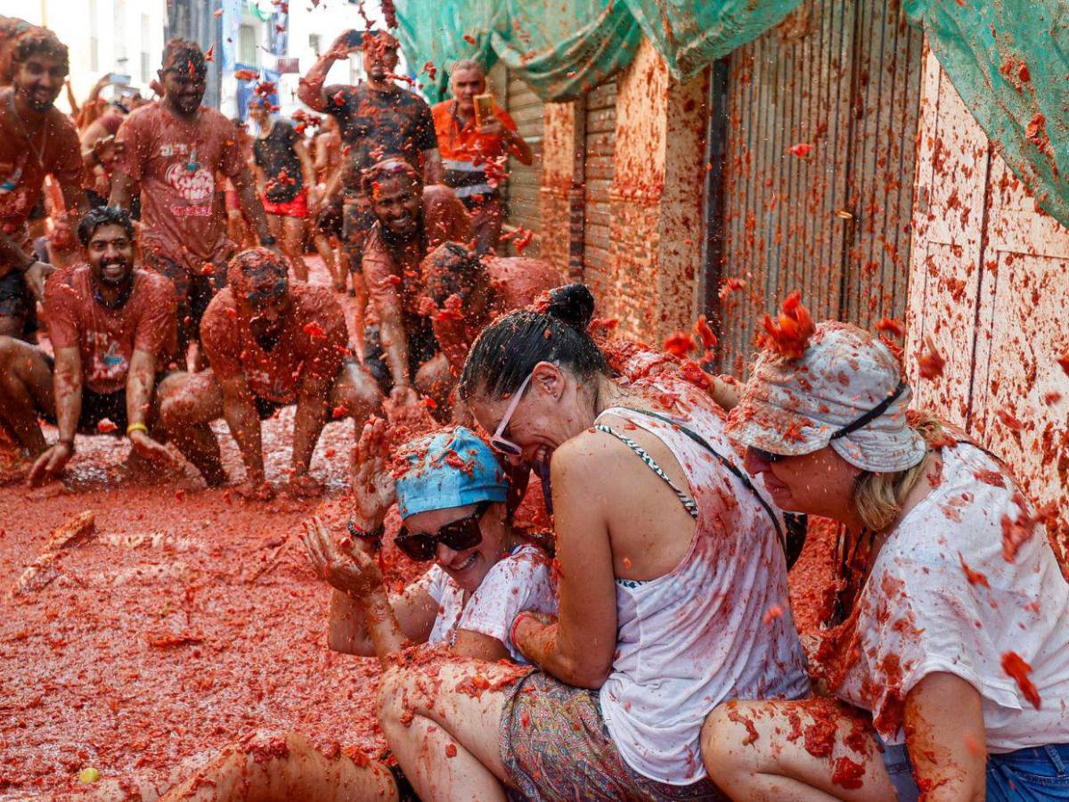 Tomatina 2025: Más de 22 mil personas combaten ​a tomatazos en Buñol