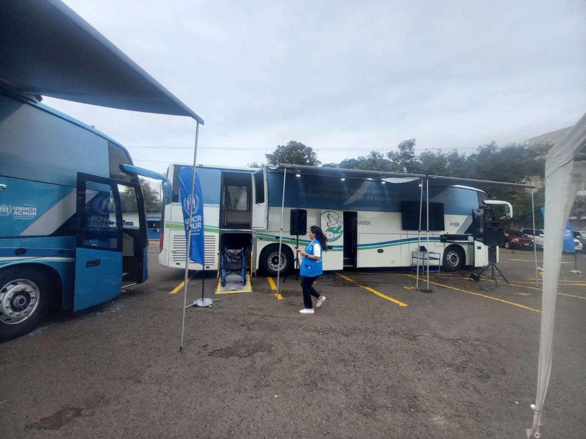 ACNUR dona modernos buses al Conadeh para atender víctimas de violaciones de DDHH