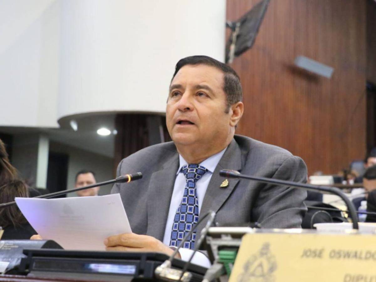 Precandidatos a diputado envueltos en polémicas, conflictos y acusaciones