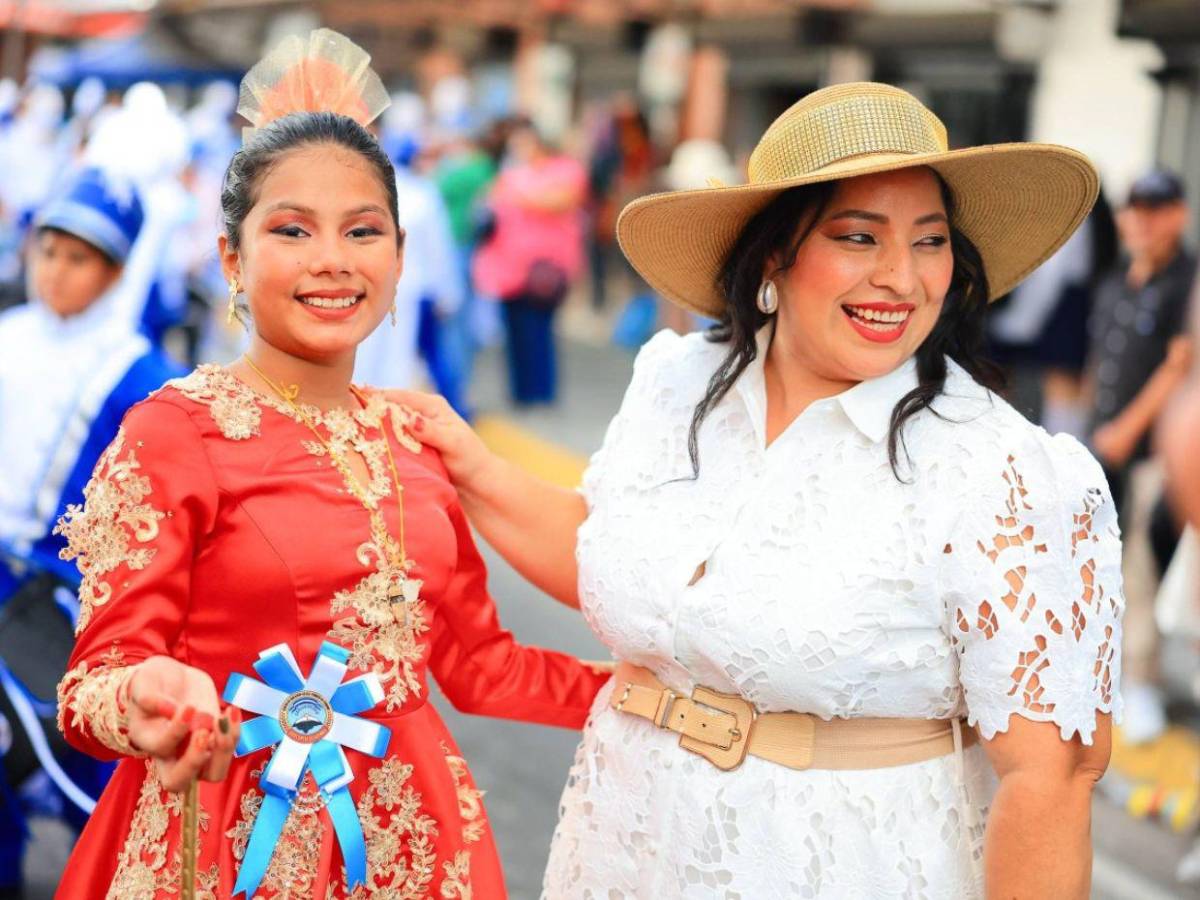 ¡También robaron suspiros! Las bellas maestras que engalanaron los desfiles en SPS