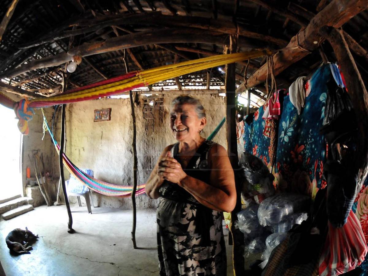Lágrimas de alegría y sonrisas en la entrega de ayuda en el Corredor Seco
