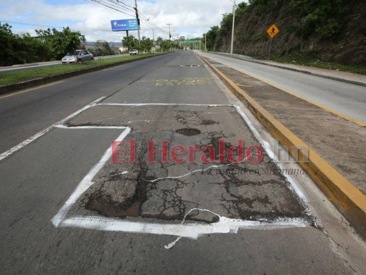 “No hay alcalde”: capitalinos señalan baches y piden reparación de calles en mal estado