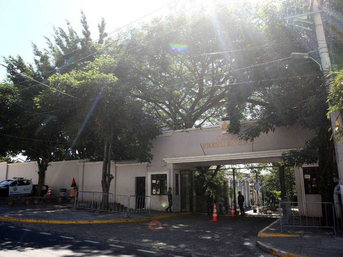 Casa Presidencial queda en calma absoluta luego del revés en las urnas