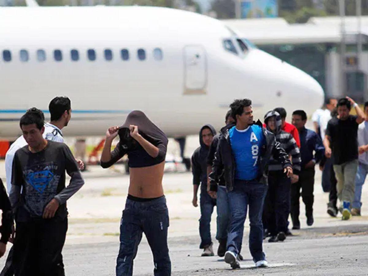 Estados Unidos y México acuerdan aumentar deportaciones de migrantes